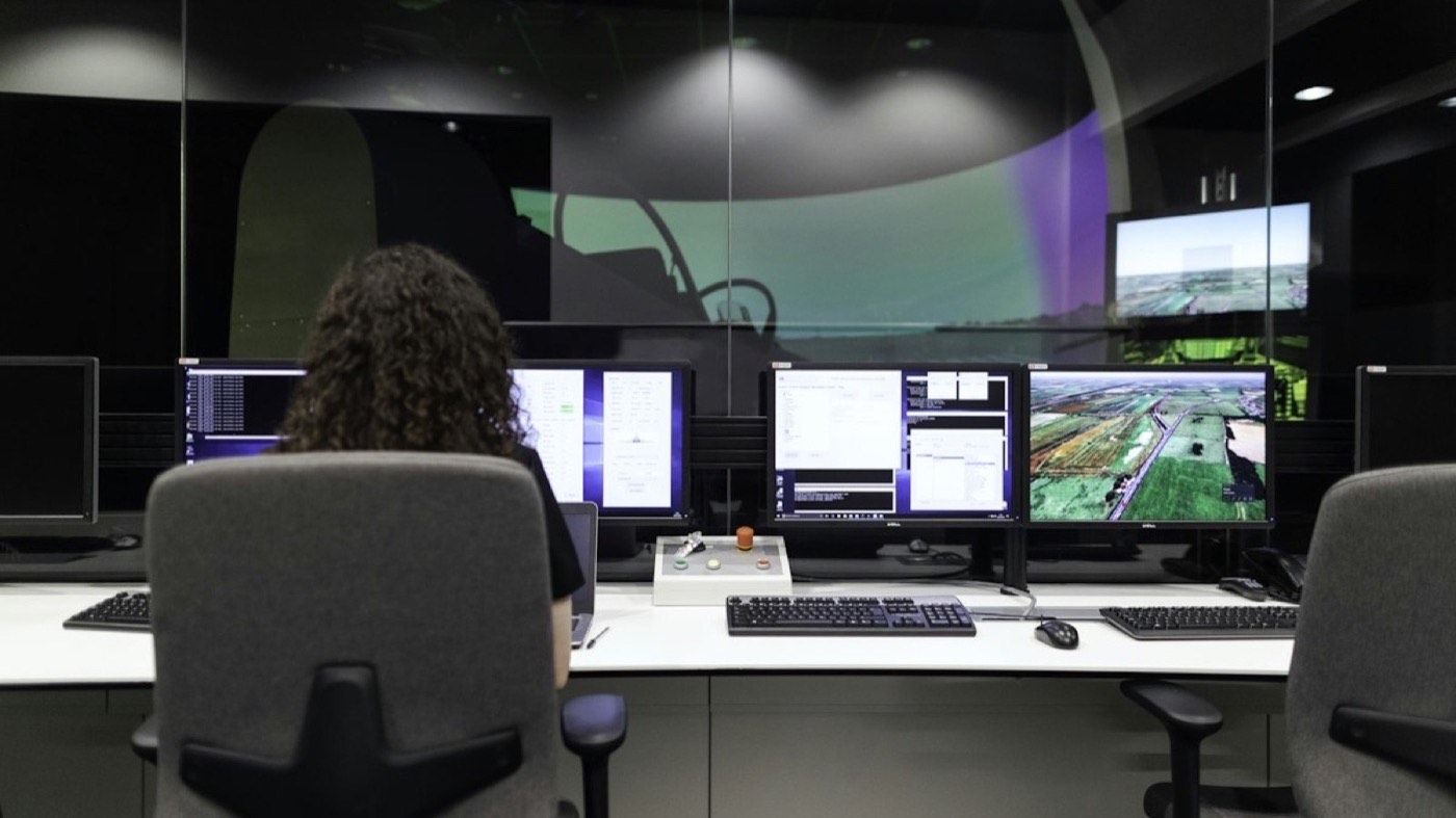 Designer an einer digitalen Workstation